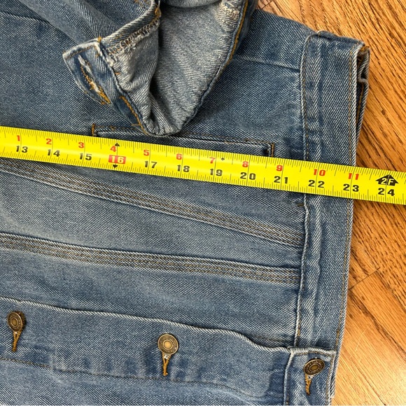 *SOLD*Forever 21 | Oversized Rose Embroidered Patch Denim Jacket - Picture 13 of 13